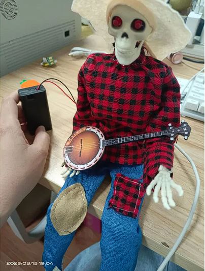 Skeleton Banjo Halloween Decoration – Classic & Light-Up Styles